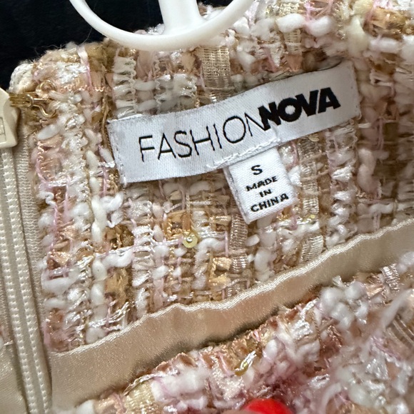 Fashion Nova Tweed Mini Skirt Size Small Cream Gold Pink Sparkle - Picture 3 of 3